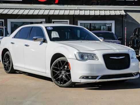 Used 2019 Chrysler 300 Limited image 8