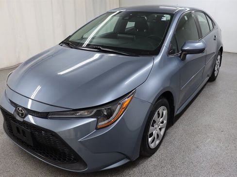 Used 2021 Toyota Corolla LE FWD image 3