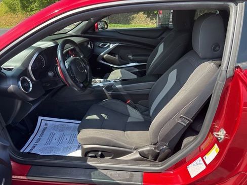 Used 2021 Chevrolet Camaro LT w/ Technology Package RWD image 17