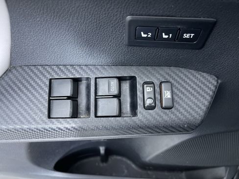 Used 2014 Toyota RAV4 Limited w/ Technology Package image 13