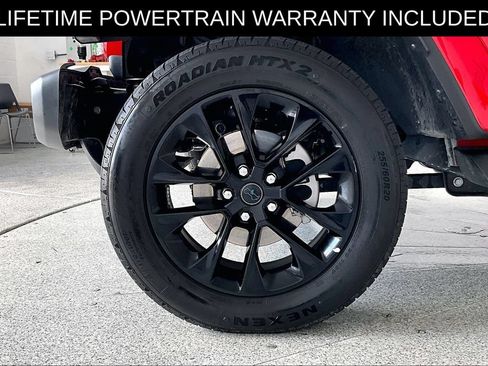 Used 2025 Jeep Wrangler Unlimited Sahara AWD/4WD image 11