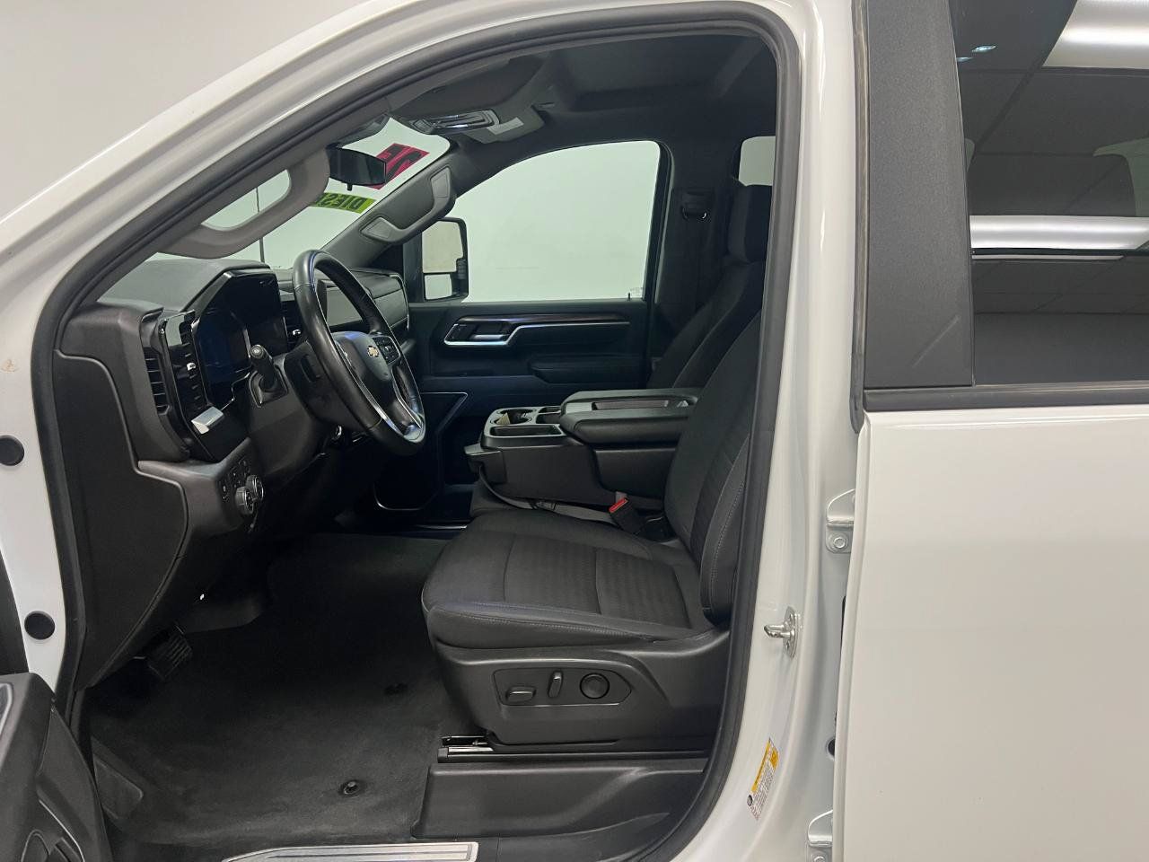 Used 2025 Chevrolet Silverado 2500 LT w/ Convenience Package AWD/4WD image 23
