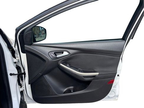 Used 2015 Ford Focus Titanium image 38