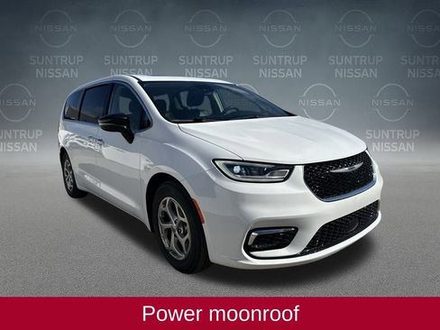 Used 2024 Chrysler Pacifica Limited image 9