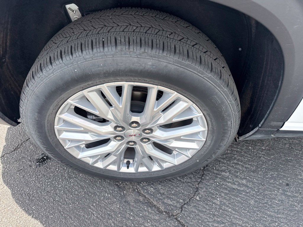 Used 2026 GMC Acadia Elevation w/ Elevation Premium Package FWD image 12