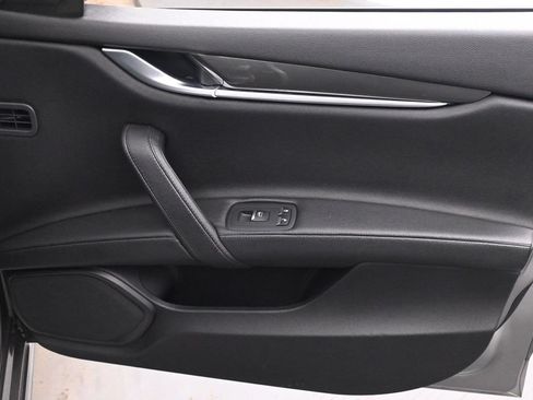 Used 2021 Maserati Ghibli S RWD image 19