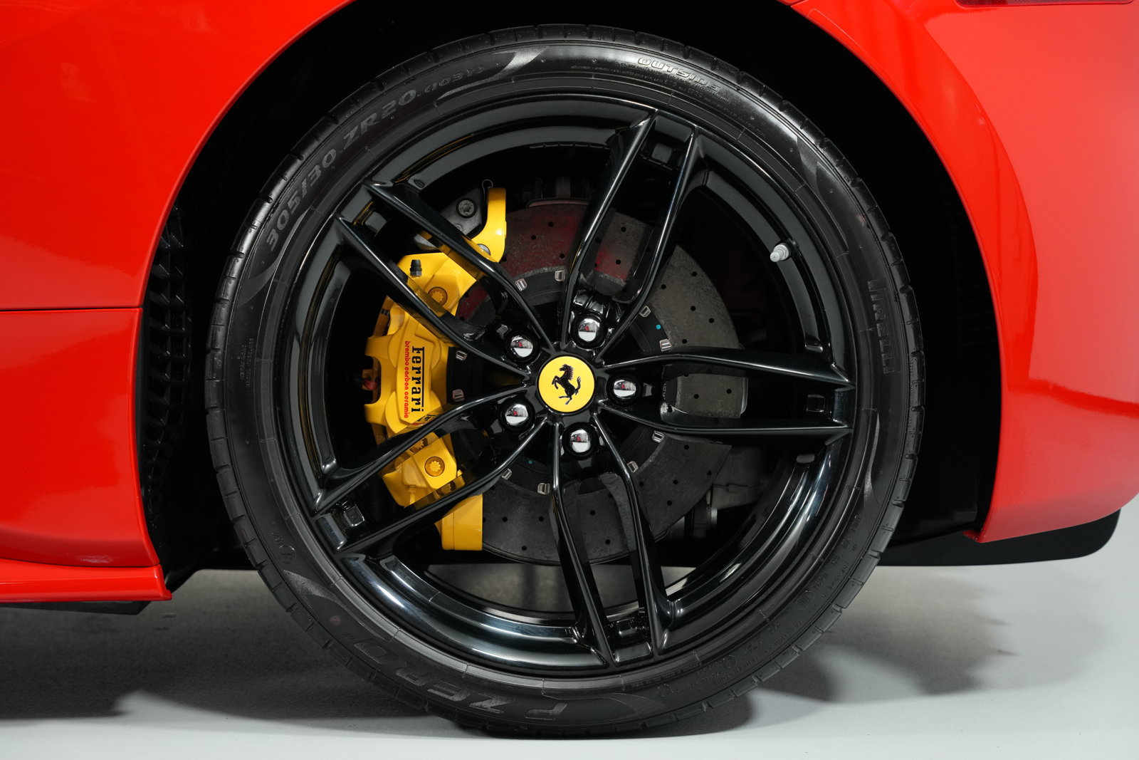 Used 2016 Ferrari 488 GTB RWD image 9