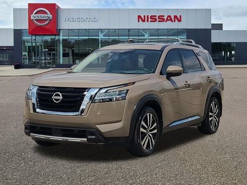Used 2023 Nissan Pathfinder Platinum AWD/4WD image 3