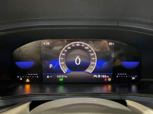 Used 2024 Volkswagen Taos SE w/ Panoramic Sunroof Package FWD image 17