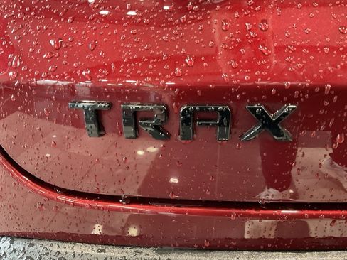 Used 2025 Chevrolet Trax RS w/ Sunroof Package image 22