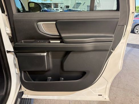 Used 2025 Ford Expedition Max Platinum AWD/4WD image 14