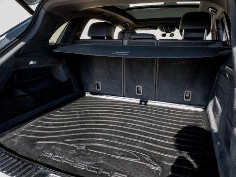 Used 2020 Porsche Cayenne image 47