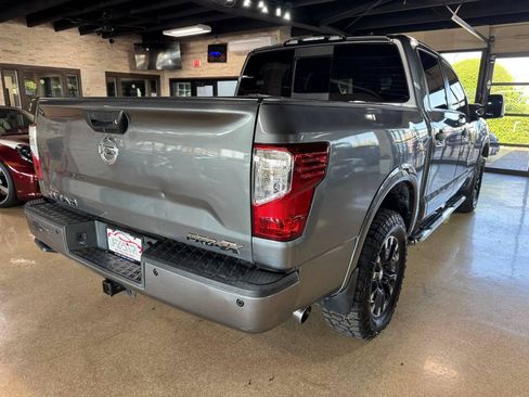 Used 2017 Nissan Titan PRO-4X w/ Pro-4x Convenience Package AWD/4WD image 7