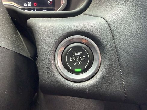 Used 2022 GMC Yukon XL SLE w/ Gmc Pro Safety Plus Package AWD/4WD image 25