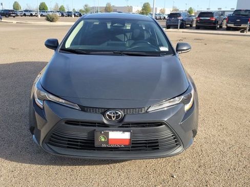 Used 2023 Toyota Corolla LE image 3