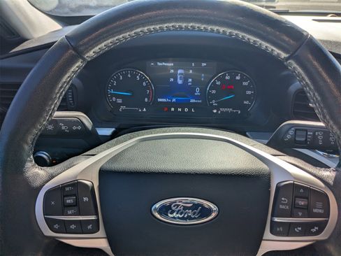 Used 2021 Ford Explorer XLT image 30