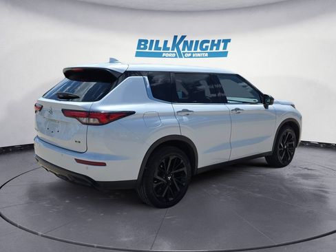 Used 2023 Mitsubishi Outlander SE FWD image 5