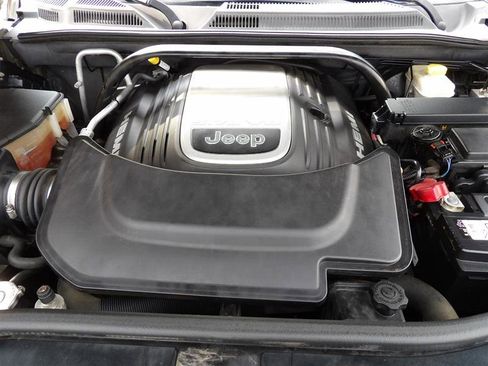 Used 2006 Jeep Commander Limited w/ Trailer Tow Group IV image 25