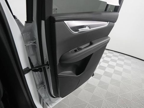 Used 2025 Cadillac XT6 Luxury FWD image 17
