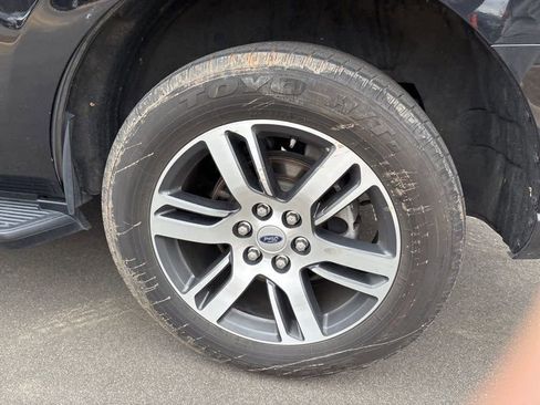 Used 2024 Ford Expedition Limited image 13