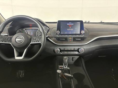 Used 2025 Nissan Altima 2.5 SV FWD image 25