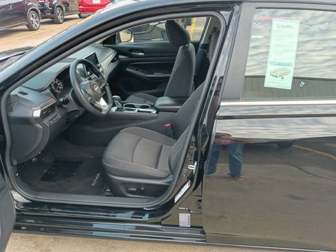 Used 2024 Nissan Altima 2.5 SV image 4