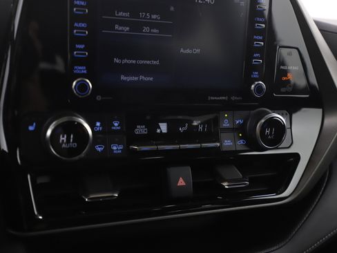 Used 2022 Toyota Highlander XLE image 25
