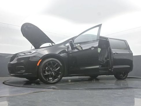 Used 2023 Chrysler Pacifica Limited w/ S Appearance Package FWD image 62