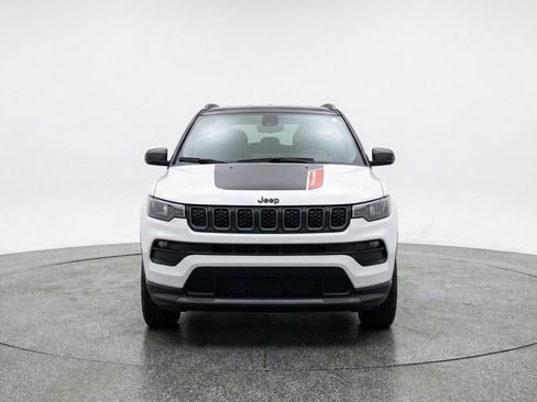 Used 2025 Jeep Compass Trailhawk image 2