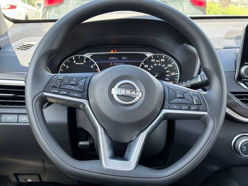 Used 2025 Nissan Altima 2.5 SV FWD image 27
