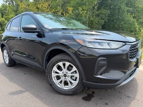 Used 2025 Ford Escape Active AWD/4WD image 2