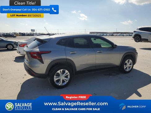 Used 2025 Chevrolet Trax LS w/ Driver Confidence Package FWD image 4