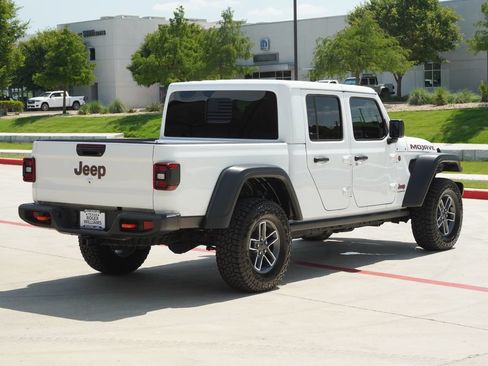 Used 2025 Jeep Gladiator Mojave w/ Convenience Group AWD/4WD image 4