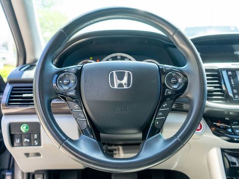 Used 2016 Honda Accord Touring image 16