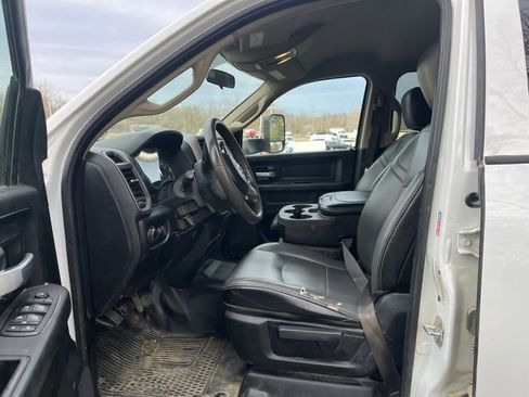 Used 2019 RAM 3500 Tradesman w/ Chrome Appearance Group image 16