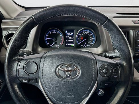 Used 2018 Toyota RAV4 XLE AWD/4WD image 12