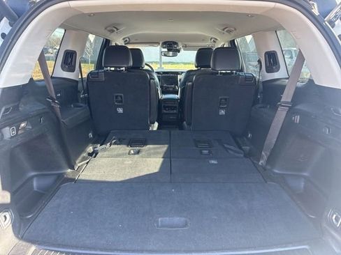 Used 2023 Jeep Grand Cherokee L Limited w/ Black Appearance Package image 10