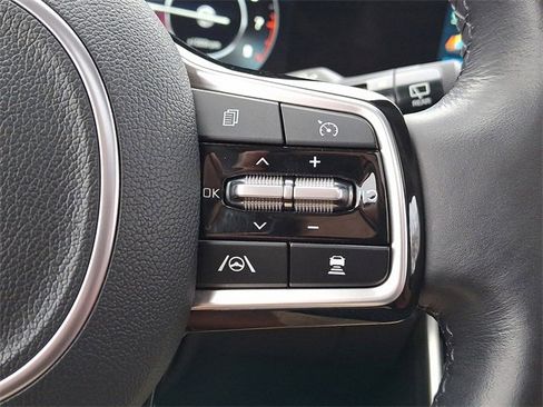 Certified 2023 Kia Carnival SX Prestige image 23