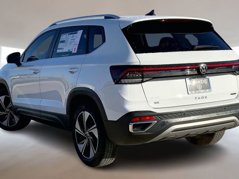 Used 2026 Volkswagen Taos SE AWD/4WD image 3