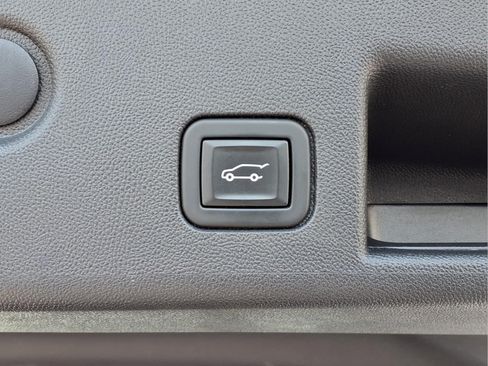 Used 2022 Chevrolet Equinox RS w/ RS Leather Package FWD image 25