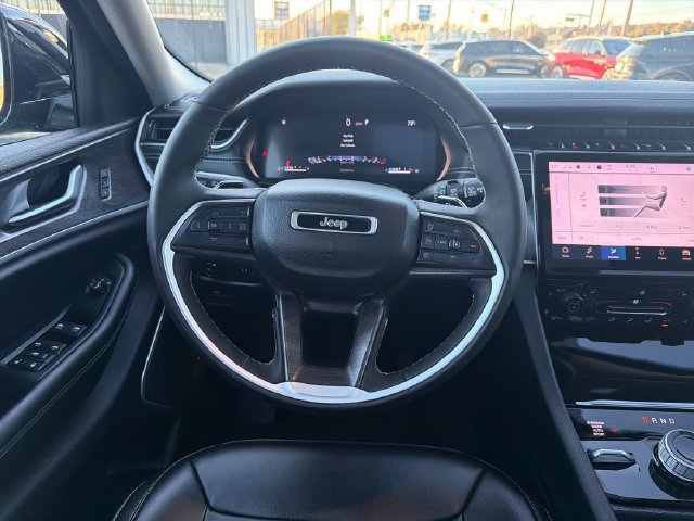 Used 2024 Jeep Grand Cherokee Limited AWD/4WD image 15
