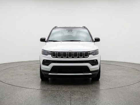 Used 2025 Jeep Compass Limited AWD/4WD image 2