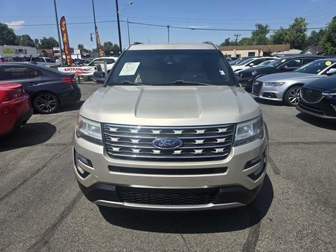 Used 2017 Ford Explorer XLT w/ Equipment Group 202A AWD/4WD image 4