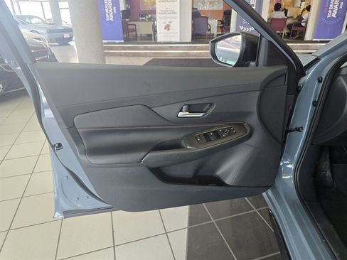 Used 2026 Nissan Sentra SR w/ Floor Mat Package FWD image 7