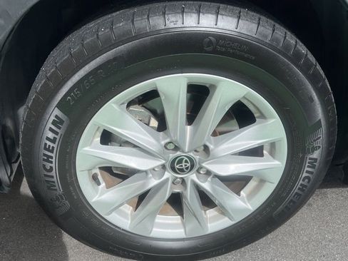 Used 2022 Toyota Corolla Cross LE image 6