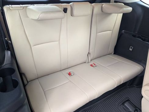 Used 2023 Toyota Highlander XLE FWD image 15