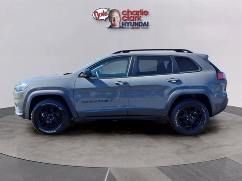 Used 2022 Jeep Cherokee Latitude image 2