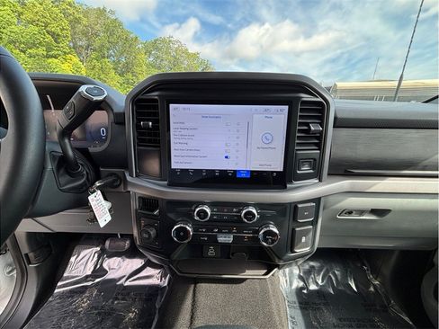 Used 2025 Ford F150 XLT w/ Equipment Group 301A Standard AWD/4WD image 9