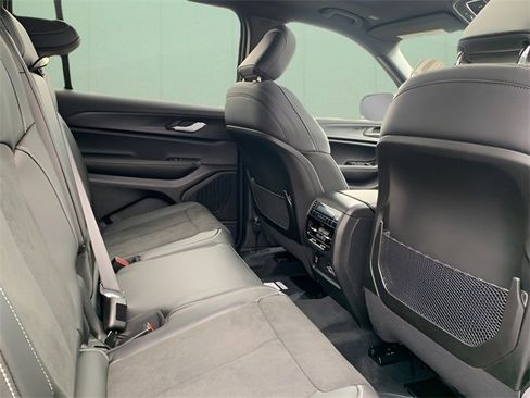 New 2025 Jeep Grand Cherokee L Altitude image 33