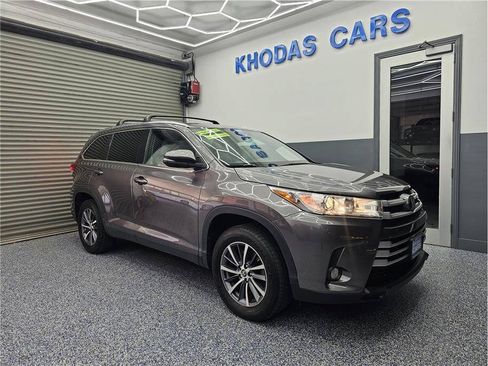 Used 2019 Toyota Highlander XLE FWD image 7